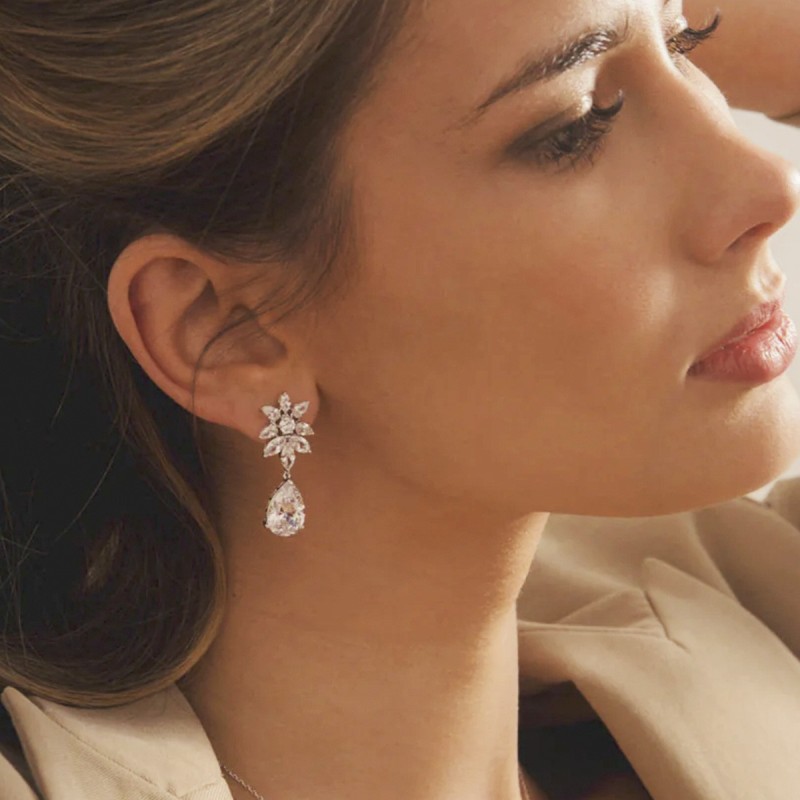 Pendientes de novia de plata pequeños festivos con diseño floral