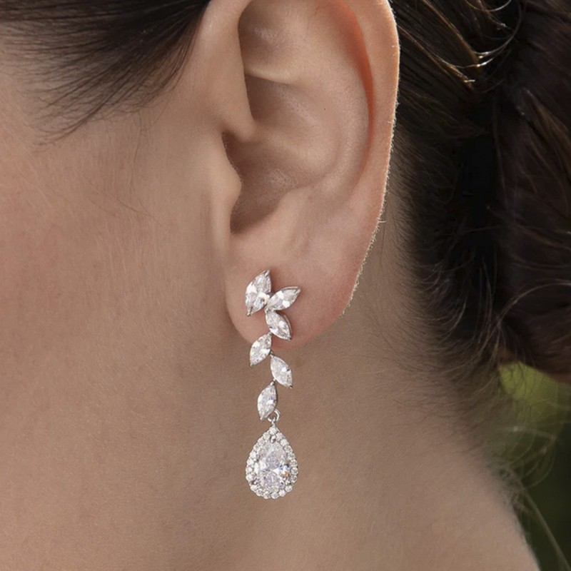Pendientes largos novia diseño pétalos y lágrima final