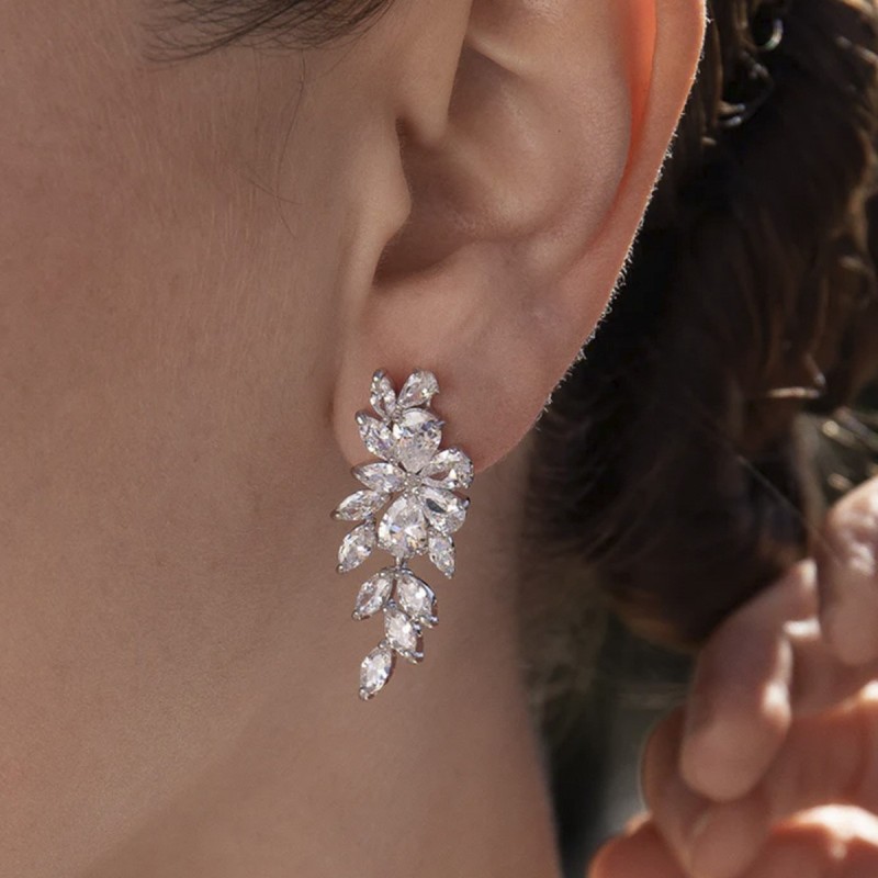 Pendientes largos novia de plata diseño estilo nature con circonitas