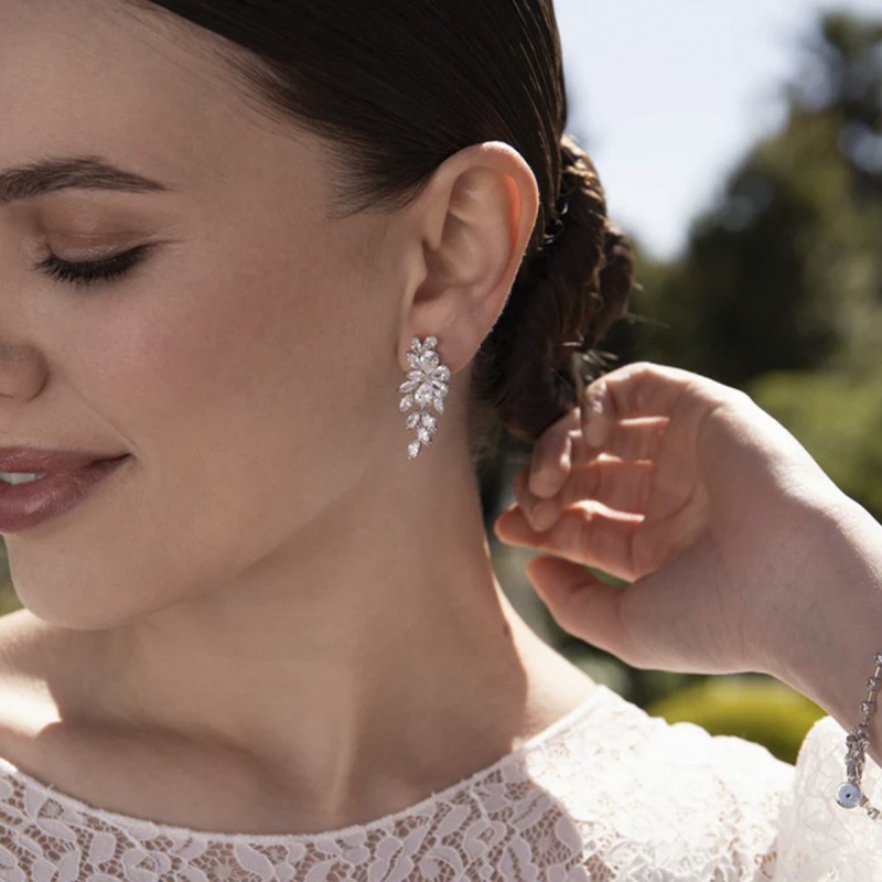 Pendientes largos novia de plata diseño estilo nature con circonitas