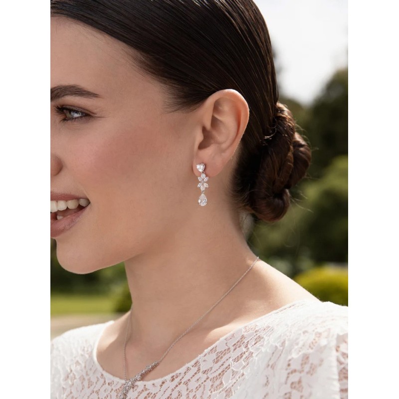 Pendientes novia diseño floral con cuarzos adamantinos.