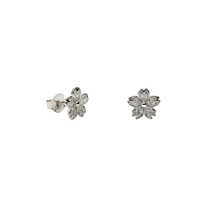 Pendientes pequeños de plata en forma de flor